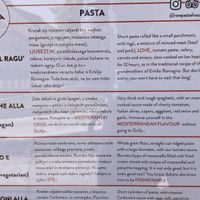 Es gibt auch vegetarische Optionen  at Raw Pasta in Ljubljana