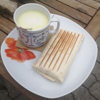 Quinoa Wrap und Kurkuma Chai at tea and V in Sylt