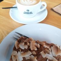 Delicious freshley baked Bana Bread and fresh roasted and grounded Coffee! 🤤 at Texelse Branding in Den Burg