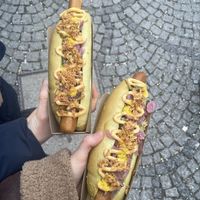 Sehr leckere vegane Hotdogs  at Organic Garden Signature Store in Munich