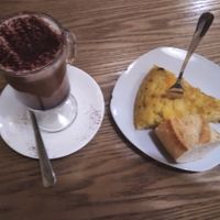 Mocca y tortilla con verduras y noqueso. Una delicia. at Duzu Kafe Taberna in Durango