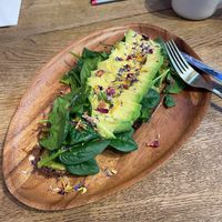 Tasty breat with avocado and spinach at Beezou in Dortmund