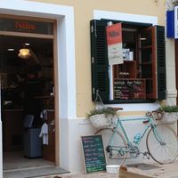 Entrance at Nibs Healthy Bar in Menorca