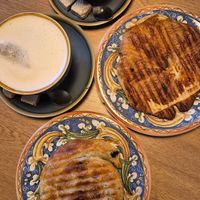 vegan spinach pie / chailatte with oat at Laurents in West London