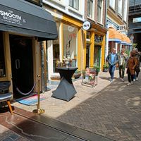 Shop from the outside at FLFL - Utrecht in Utrecht