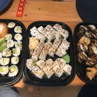 the crunchy ones, avocado mango one, and some simple vegan hosomaki and nigiris similar to all other sushi places... but the crunchy one though!!! 😍 that one differs from others at Catch Sushi Bar in Aalborg