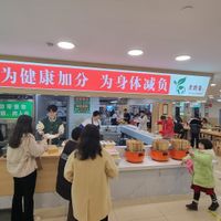 interior and front desk  at Sù yǐ Xiāng SùShí 素颐香 in Chongqing