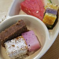 Dessert (cakes, jellies, fruits) at Sù yǐ Xiāng SùShí 素颐香 in Chongqing