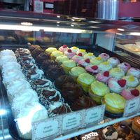 display case at Skiff's Cakes in Simi Valley