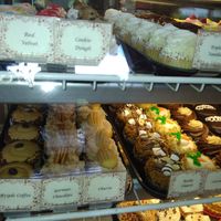 display case at Skiff's Cakes in Simi Valley