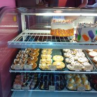 display case at Skiff's Cakes in Simi Valley