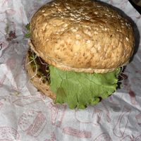 Hamburguesa de soya con queso vegano at Verde Limón in Manzanillo