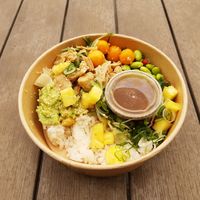 Poké bowl at Nama in Dietikon