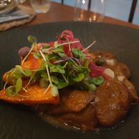 Seità casolà amb salsa de llimona i pastanaga rostida at Ca n'Ela Vegan Restaurant in Mallorca