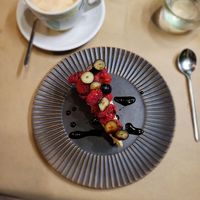 Raw berry cake at Ca n'Ela Vegan Restaurant in Mallorca