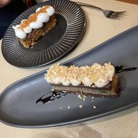 warmer Karottenkuchen und veganes Kinder Bueno   at Ca n'Ela Vegan Restaurant in Mallorca