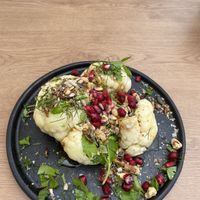 Vegan Cauliflower dish  at Yaya‘s in Mallorca