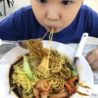 Wanton mee at Veggie 素食 121 in Central Singapore