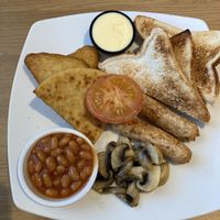 Vegan breakfast with beans at The Swan in Banton