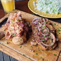Grill de seitan e parrila acompanhados de arroz de brocólis at A Coruja in Sao Paulo