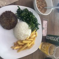 Lugar simples, comida honesta! Em um bairro com poucas opções veganas, aqui você pode encontrar pratos comerciais e sanduíches.   at Porco Me Importa in Sao Paulo