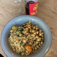 Quinoa Salat mit Kichererbsen   at Café June in Hamburg