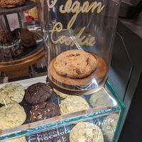 vegan option labelled at The Cookie Lab in Madrid