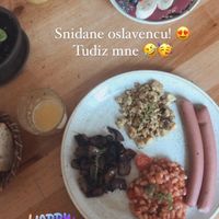 full english and acai bowl at Chutnej in Prague