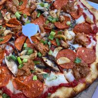 Vegan sur: All the garlic at Pizza My Heart in Santa Cruz