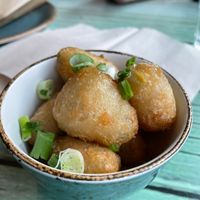 Appetisers - Cheese balls at Junk y Vegan in Helsinki