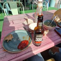 Impossible to find a cleared table. Went to get ketchup from an uncleared table as it wasnt offeret to us by staff at Junk y Vegan in Helsinki