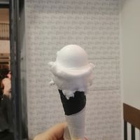 sorvete de limão e cone vegan de baunilha at Fábrica dos Gelados in Evora