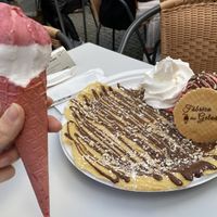 Helado (vegano) y creppes (no vegano)  at Fábrica dos Gelados in Evora