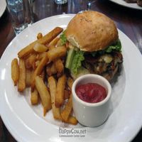 Soy Bacon Cheeseburger caramelized onions, vegan cheese, soy bacon, mushrooms, lettuce, tomato, chipotle aioli, sesame roll at V Note in New York City