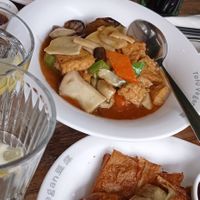 On top: tofuwith mushrooms, down: peking duck at Tofu Vegan - Islington in North London