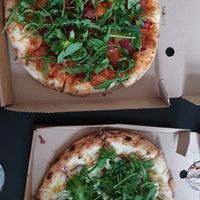 Pizza Salami and Carbonara with Rucola at Vegan Pizza Project in Hamburg