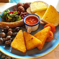Big vegan breakfast at Lounges - Tretho Lounge in St Ives