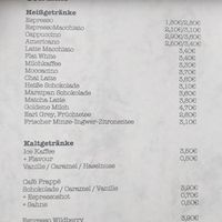 Menu 5 - Coffee specialities with oat or almond milk at Café Geschwisterherzen in Krefeld