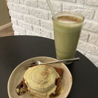 Pumpkin spice matcha & pumpkin matcha bun for this pumpkin-o-holic 🎃  at Calm Coffee in Berlin