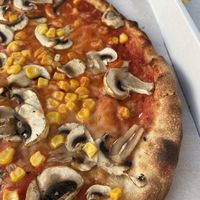 Pizza mit Käse (vegan), Champignons, Mais at Ciao in Moerfelden-walldorf