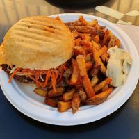 Double Cheeseburger with fries (all vegan) at Veggy Box in La Garde