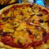 Delicious vegan quattro stagioni (Apr 2022) at Minster Inn in York