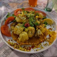 Cauliflower with hummus at Bookeria in Rovinj