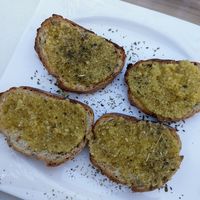Ver garlicky vegan garlic bread at Artisti in Corfu