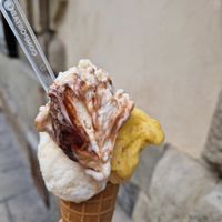 Pera e cardamomo, arachidi al caramello salato, loto speziato. TUTTO Veg 😍 at Gelateria Cipriani in Pistoia