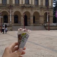 Vegan Ice Cream 🌱🍦🥰 - first one in España 🇪🇦 for me at Los Valencianos in Villaviciosa