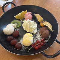 Only the yellow mochi with mango flavor is vegan  at SAM in Munich
