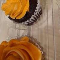 Vanilla and chocolate frosted cupcakes at The Difference Baker in Ashburn
