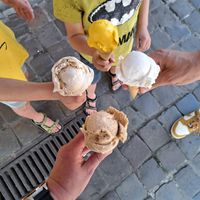 Around the clock: mango - yoghurt - haselnut - speculoos at Oyya in Ghent