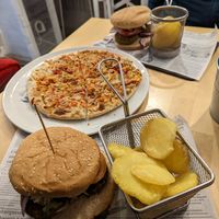 Vegan Burger and fries and Vegan Pizza at Taberna El Puente in Ronda